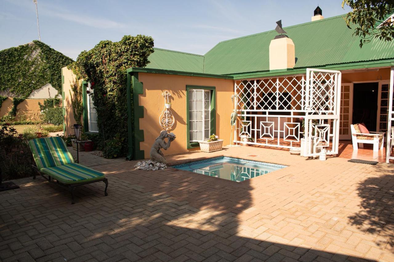 Roses And Pebbles B & B Guest House Klerksdorp Εξωτερικό φωτογραφία
