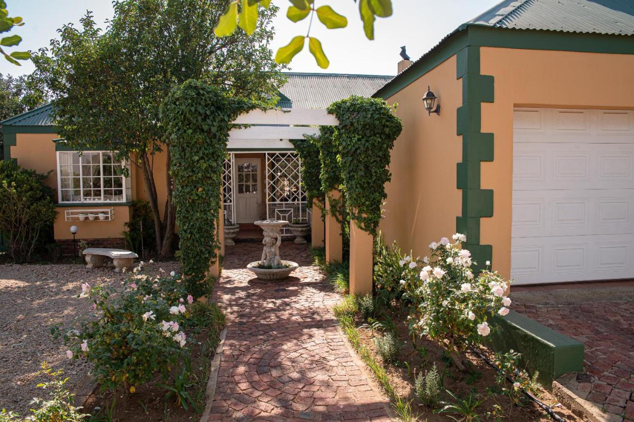 Roses And Pebbles B & B Guest House Klerksdorp Εξωτερικό φωτογραφία
