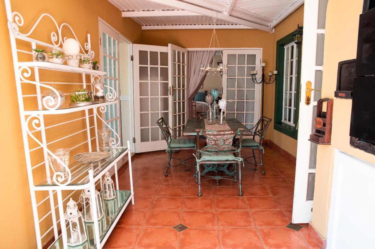 Roses And Pebbles B & B Guest House Klerksdorp Εξωτερικό φωτογραφία