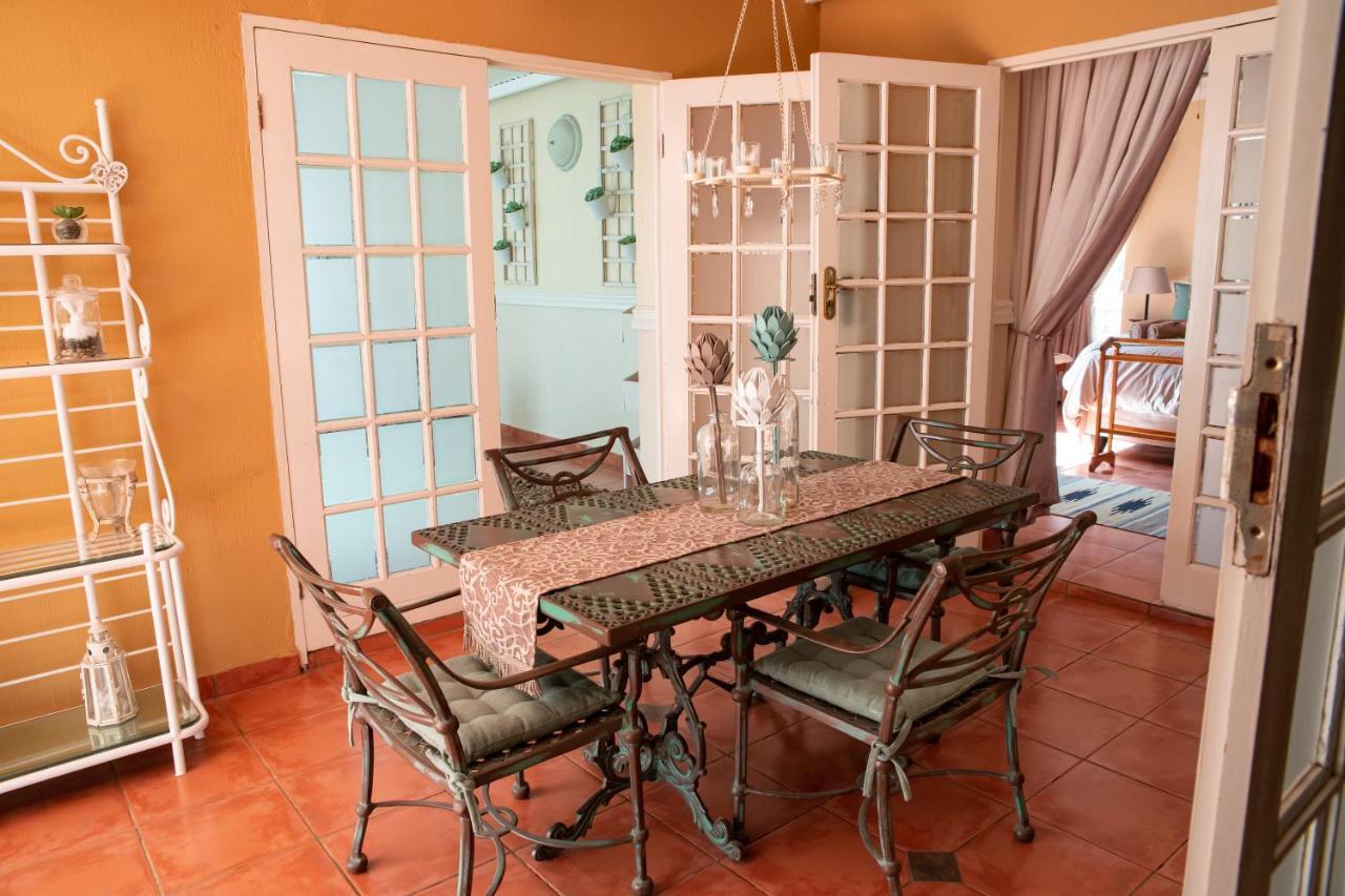 Roses And Pebbles B & B Guest House Klerksdorp Εξωτερικό φωτογραφία