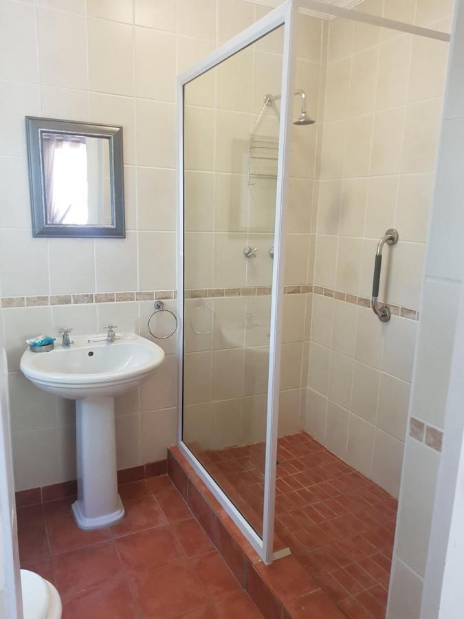 Roses And Pebbles B & B Guest House Klerksdorp Εξωτερικό φωτογραφία